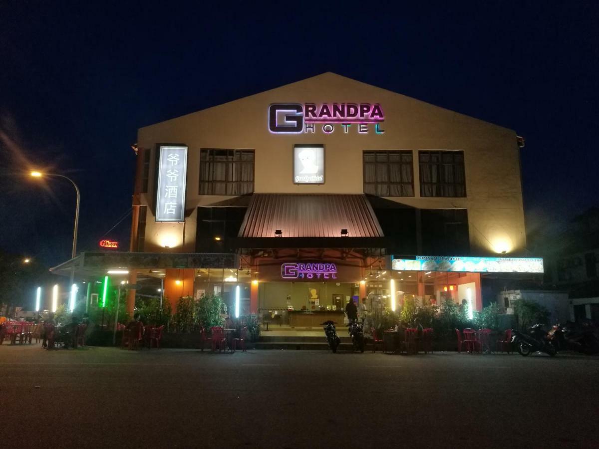 Grandpa Hotel Port Dickson Exterior photo